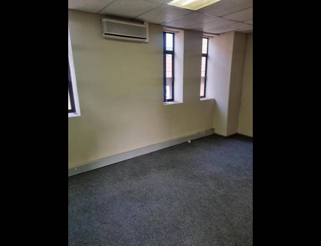 BUSINESS PROPERTY TO RENT IN BEDFORD GARDENS